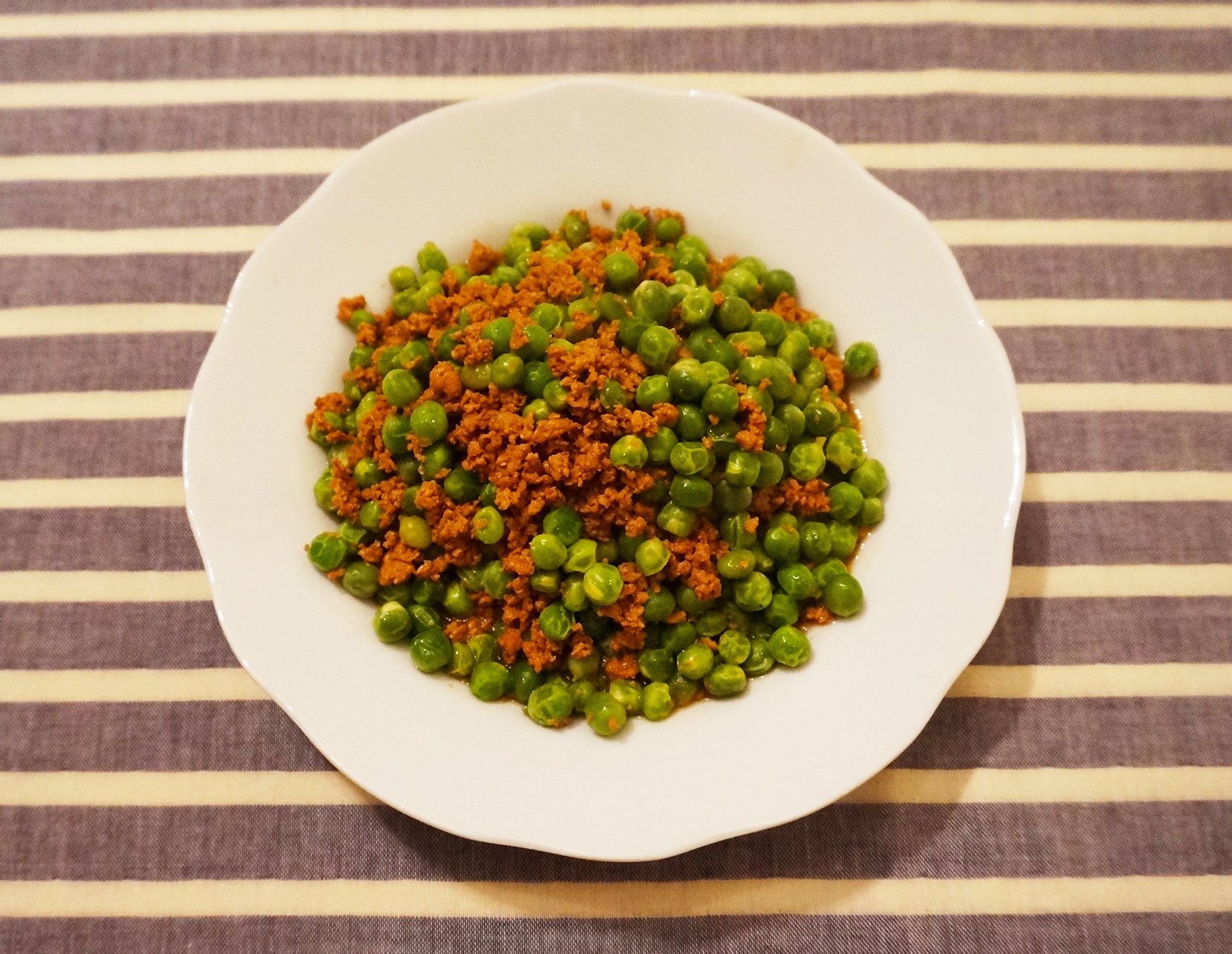 青豌豆炒肉丁
