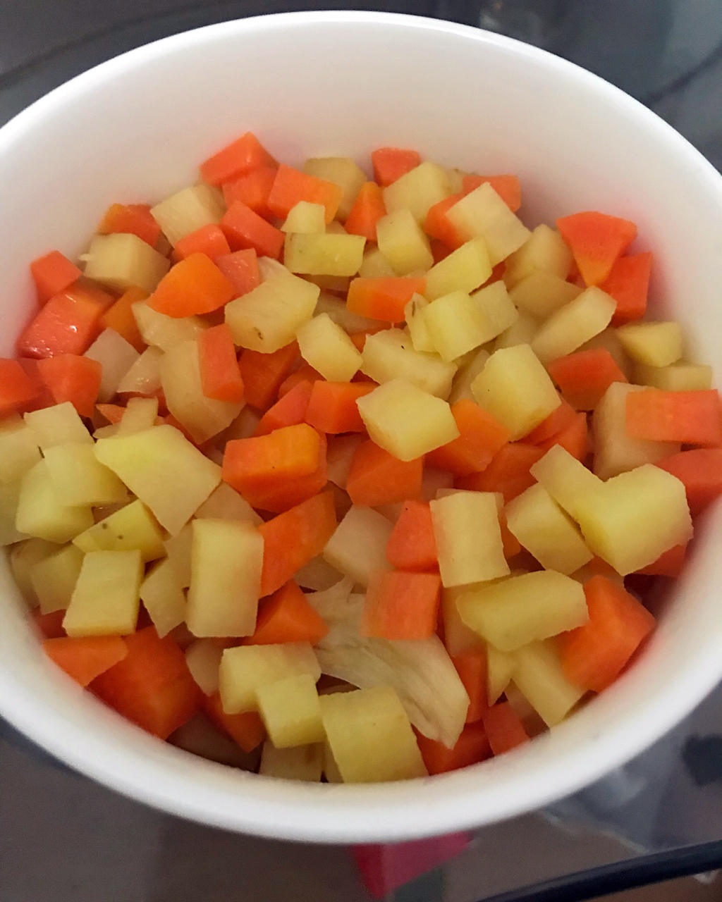 简单的土豆炒红萝卜
