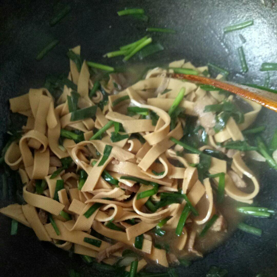 a 娜娜 做的豆皮炒韭菜