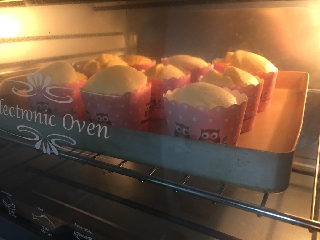 软绵绵戚风纸杯蛋糕