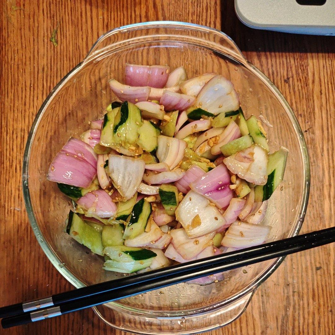 凉拌黄瓜西红柿洋葱