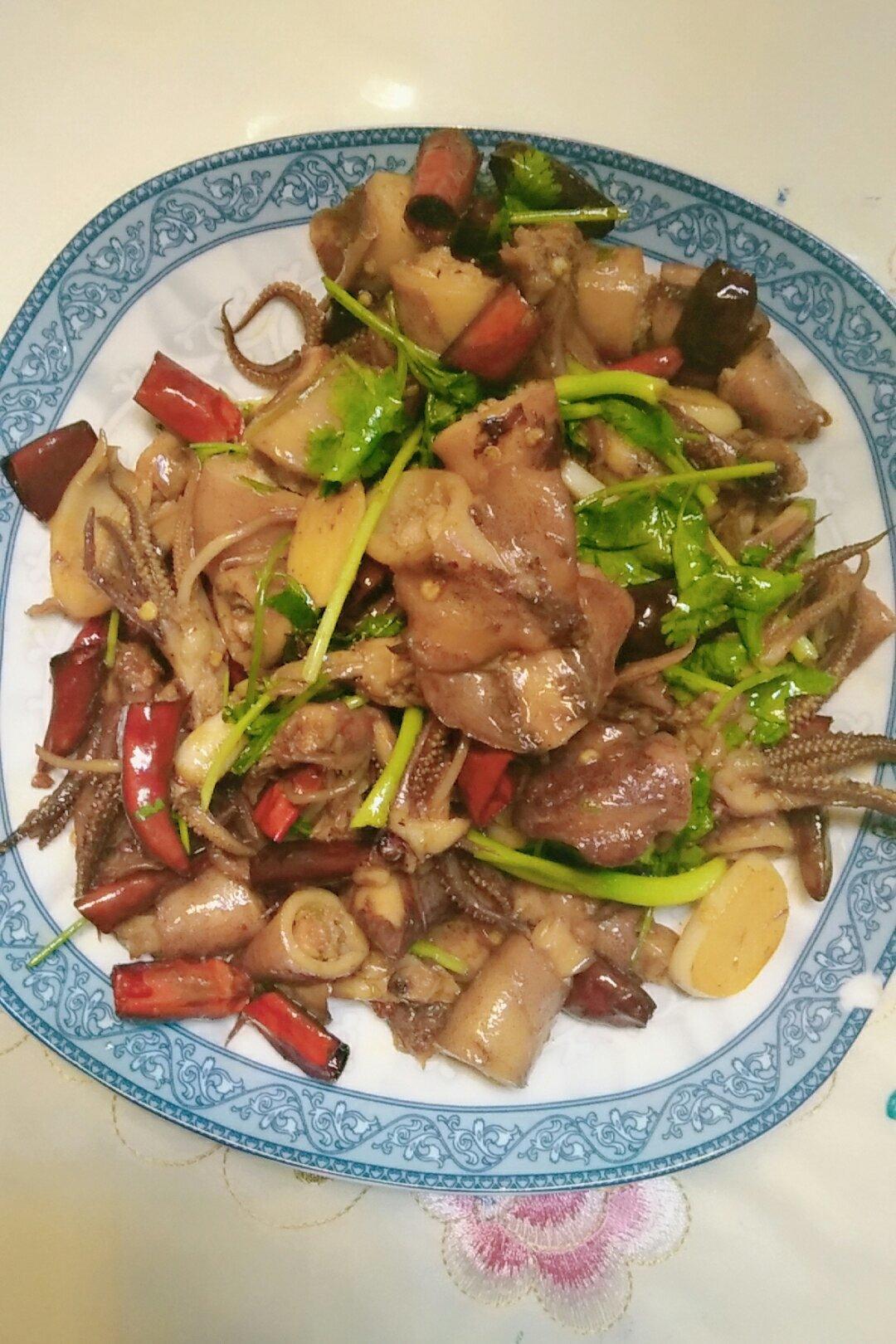 2018-07-01 20:30:20赞辣爆海兔子海兔子,香芹,葱姜蒜,干辣椒