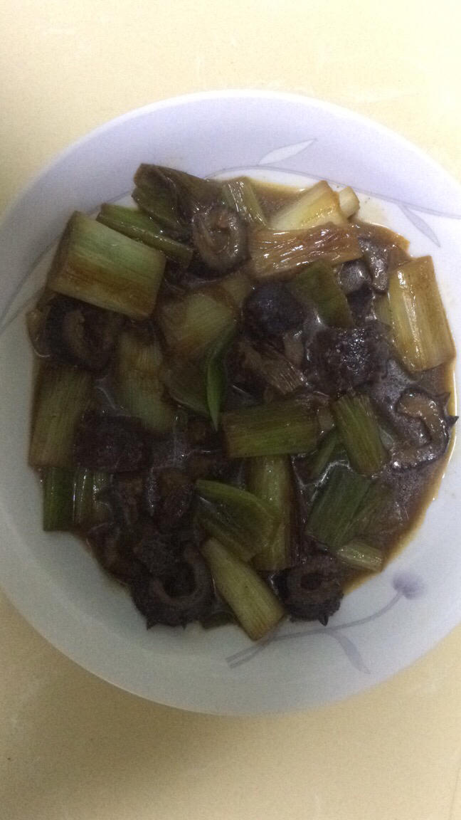 家庭版本葱烧海参，其实它应该属于每一个人的美味，这样烧，也能吃出大酒店的味道