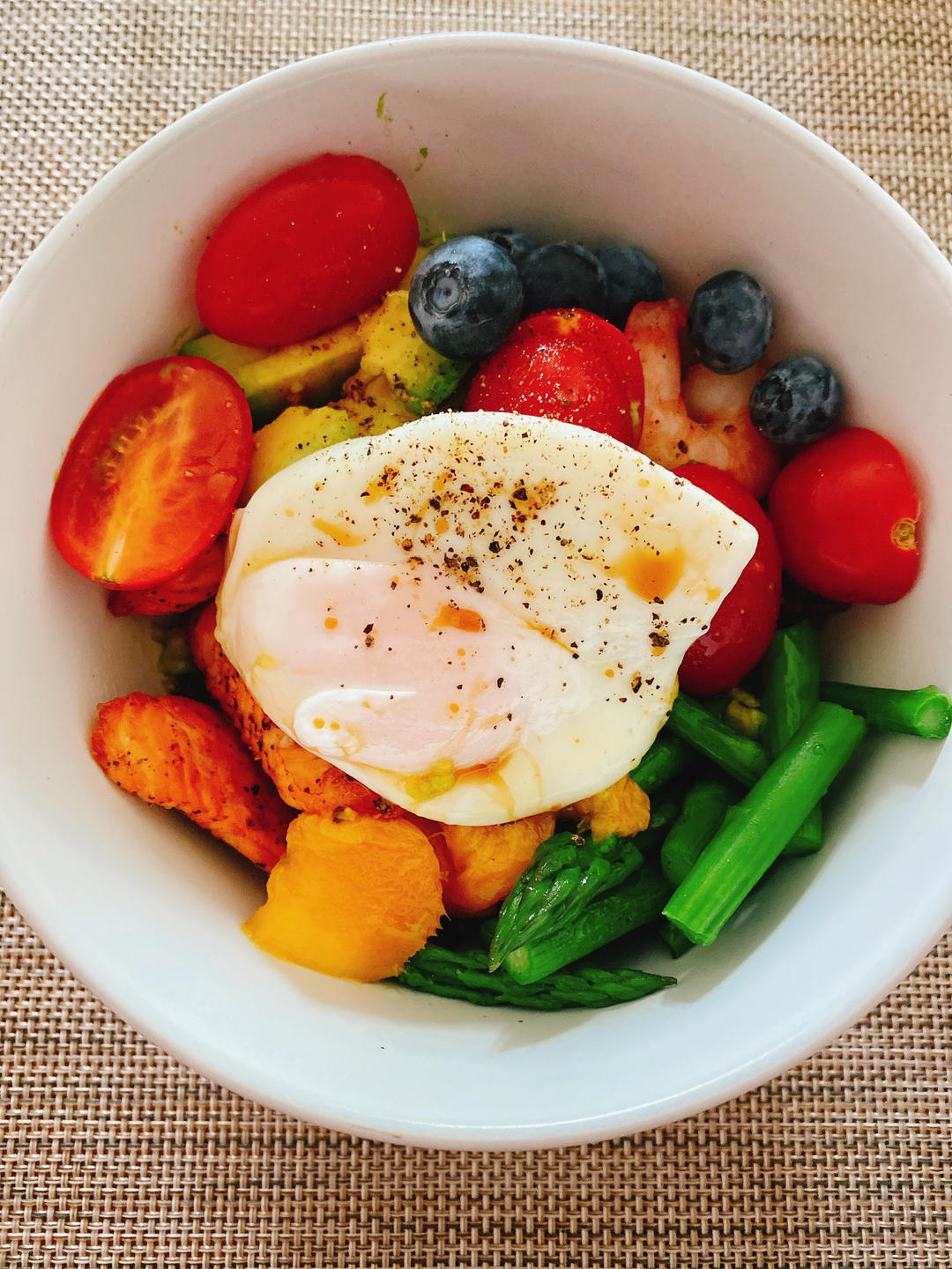 健康美味的牛肉大虾波奇饭！！牛油果和芒果一口包的感觉太棒！