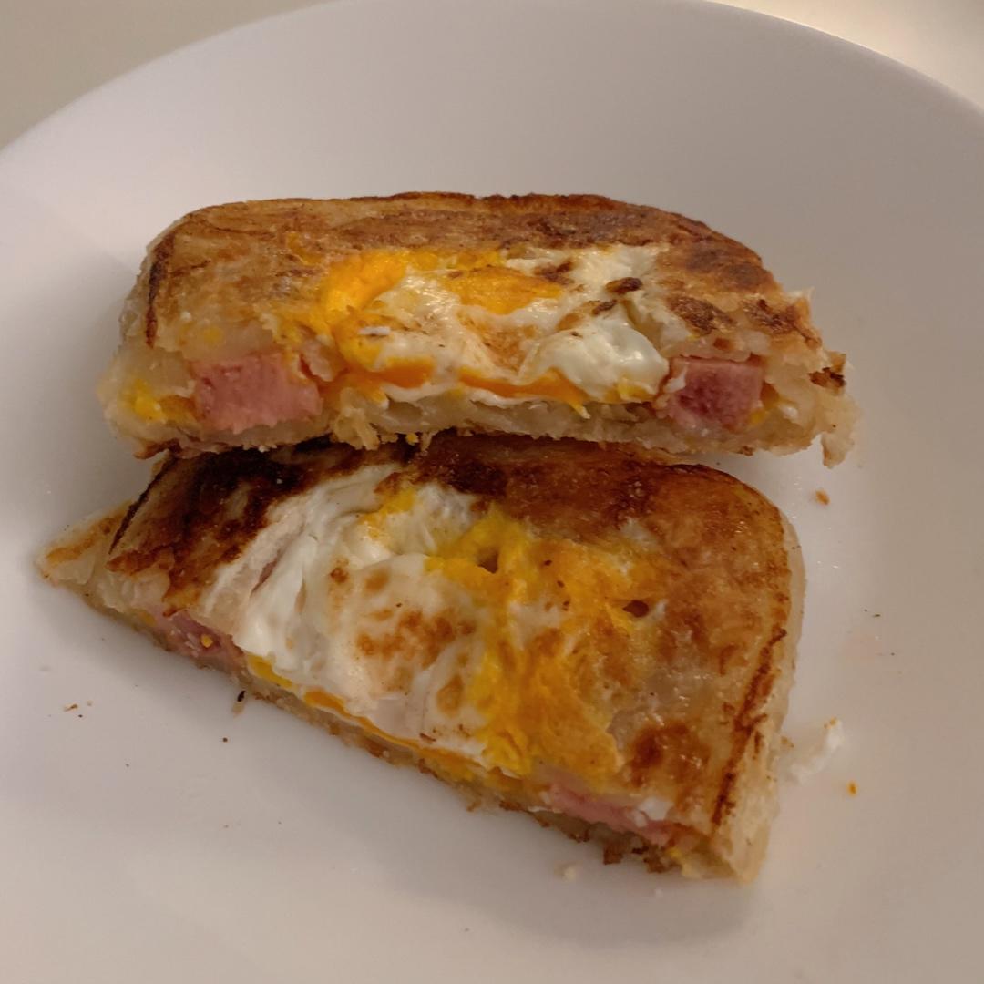 五分钟快手早餐：火腿鸡蛋手抓饼