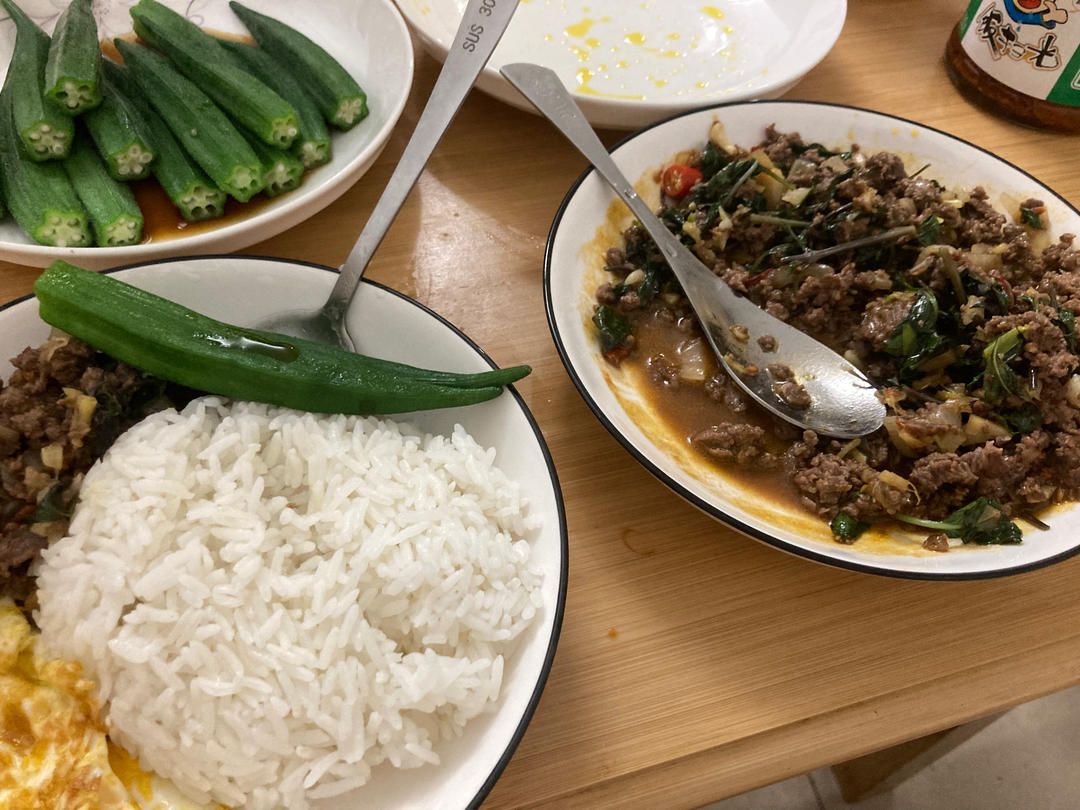 超级美味的罗勒炒牛肉  （九层塔 金不换 金盖）