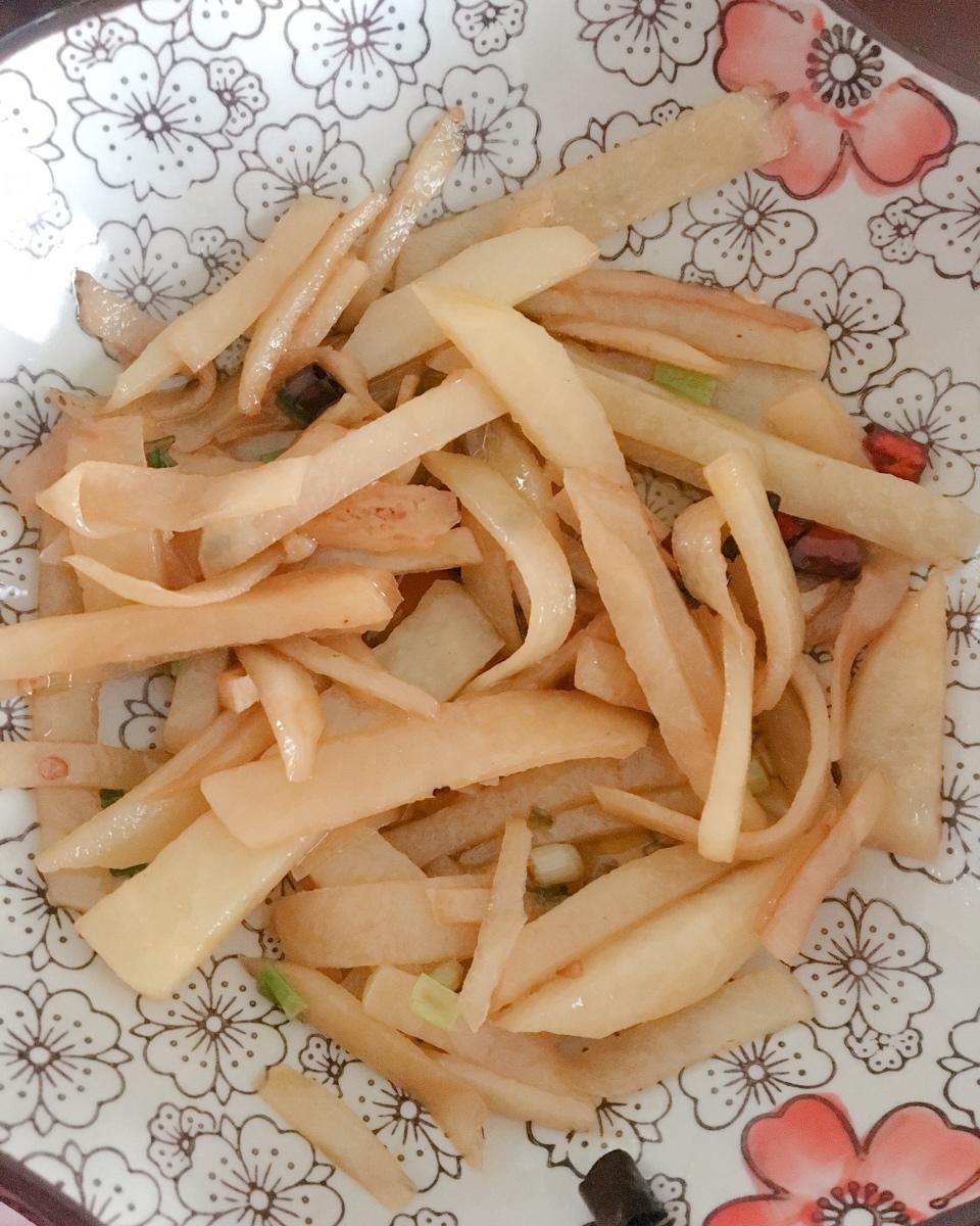 厨师长教你：“炝炒土豆丝”的家常做法，口感爽脆