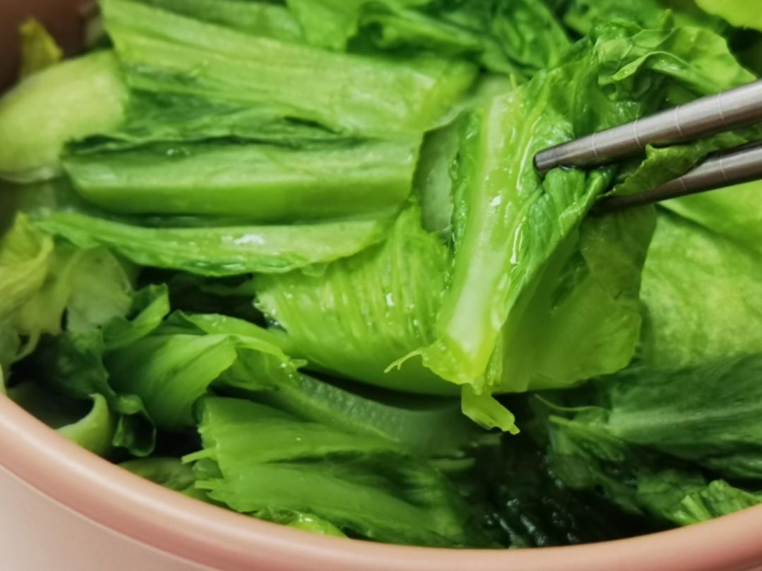 如何只凭微波炉做出水煮绿叶菜？社畜必备，叮两分钟就加菜！