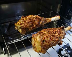 外焦里嫩烤羊腿，在家也可以撸羊腿的做法 步骤7