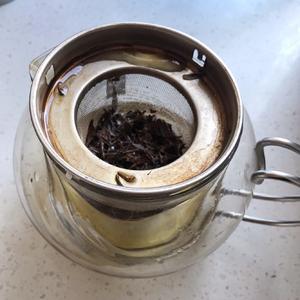 家制焦糖奶茶红茶的做法 步骤1