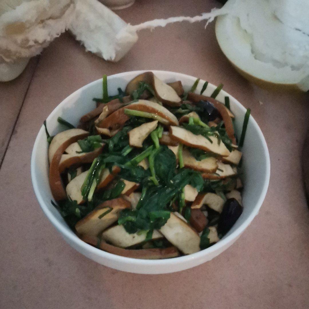 四川人的家常菜-韭菜炒豆干