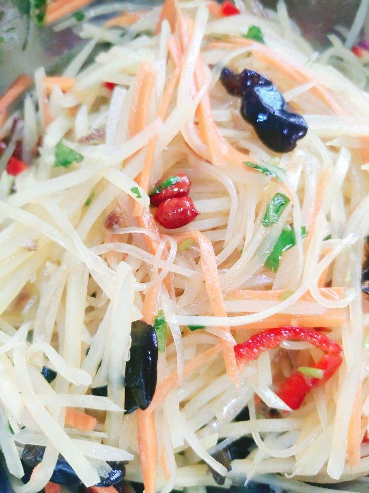 凉拌酸辣土豆丝
