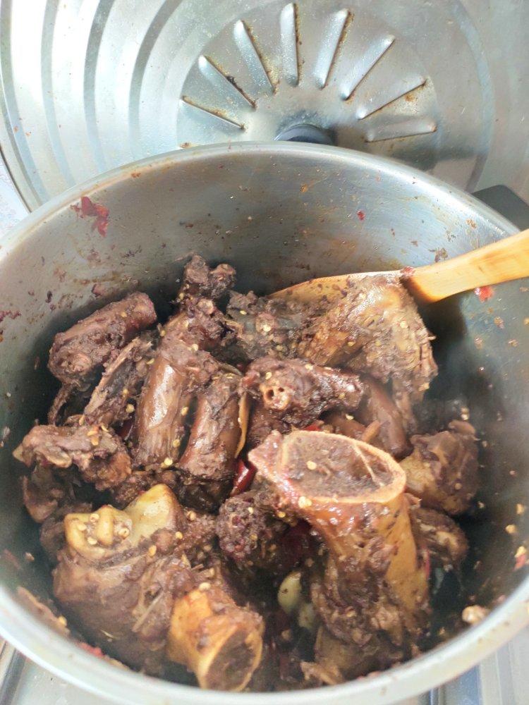 周黑鸭版鸭脖子（好吃到舔手指）