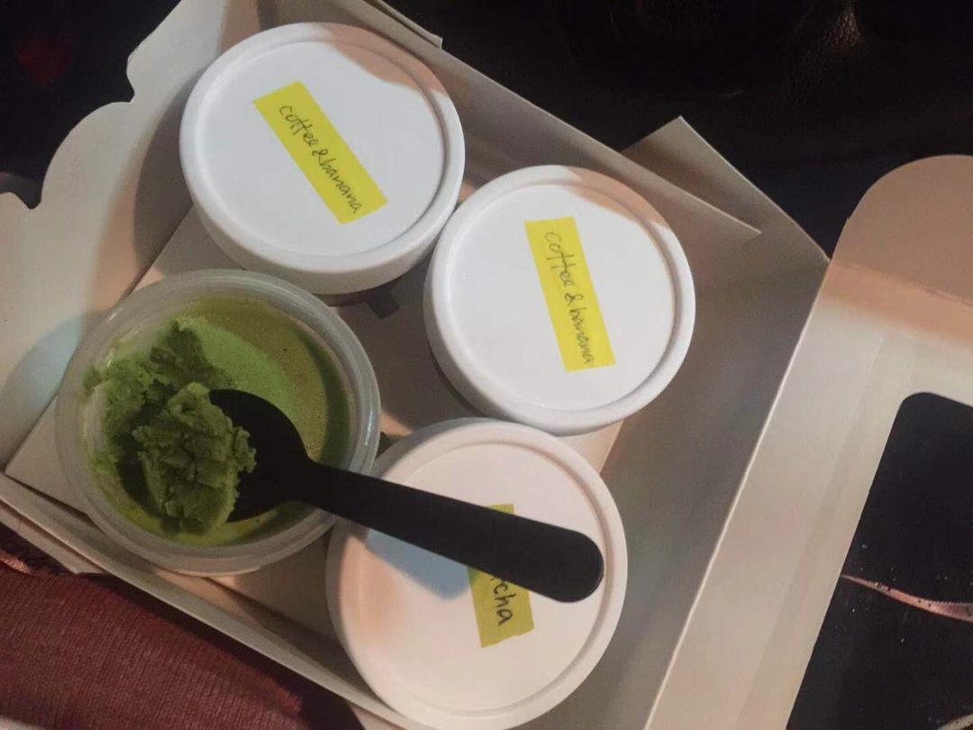 抹茶白巧冰淇淋