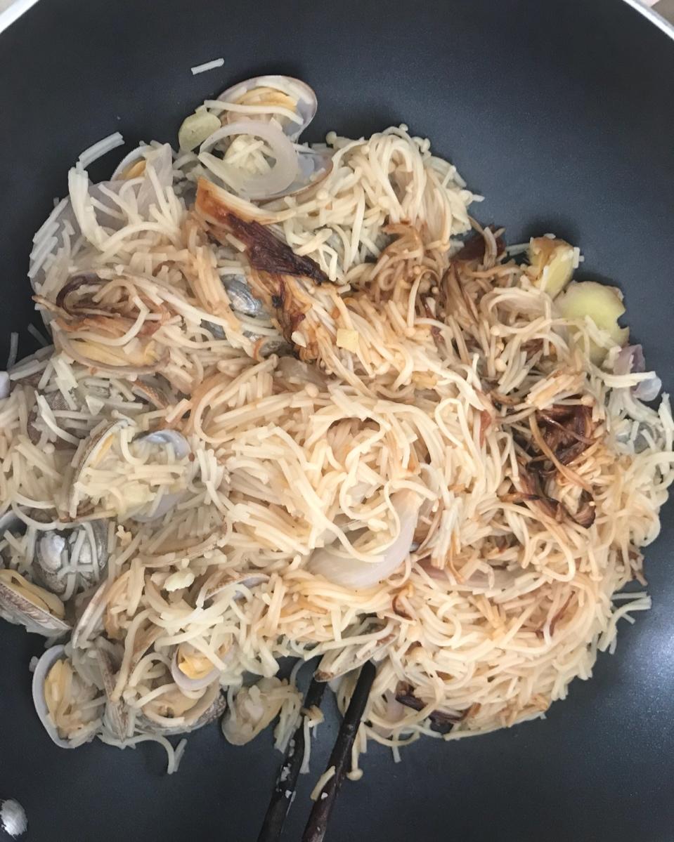 家常美味花蛤粉丝煲