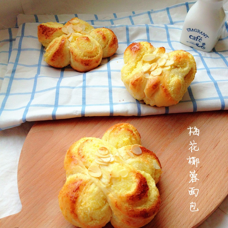 椰蓉花形面包