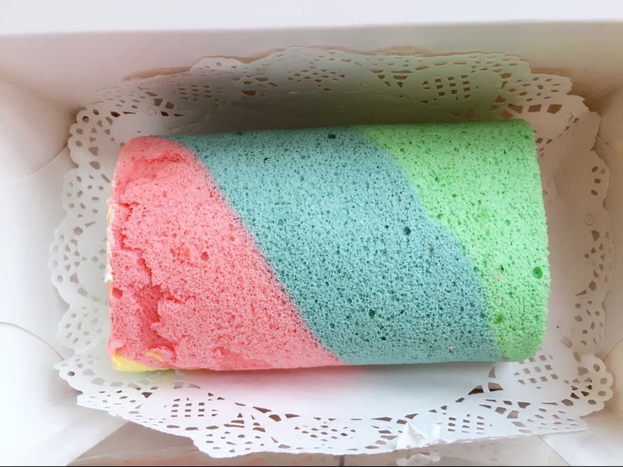 五彩斑斓的彩虹蛋糕卷   #皮黑森林#