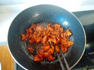 鸡胸肉炒洋葱的做法 步骤3