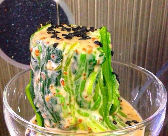 芝麻沙拉汁凉拌菠菜的做法