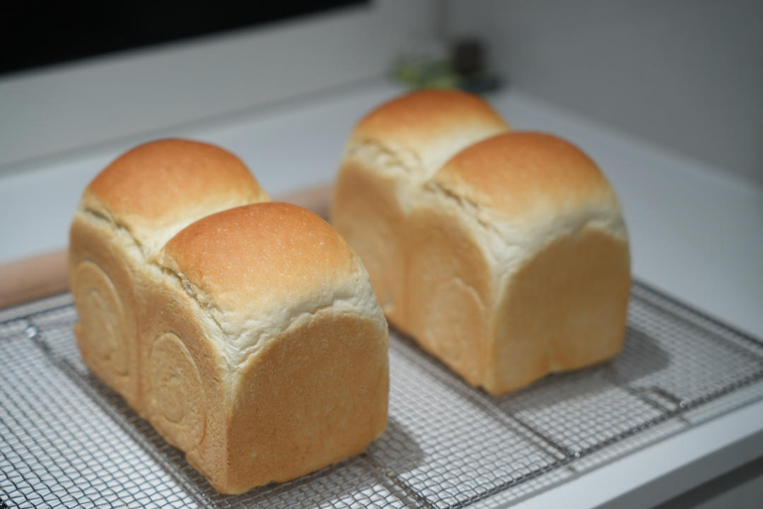 奶呼呼的厚炼乳吐司