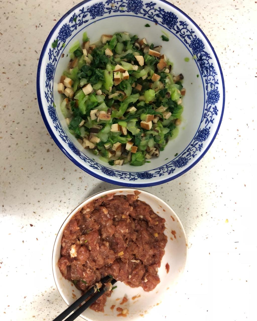 松软多汁的肉包子