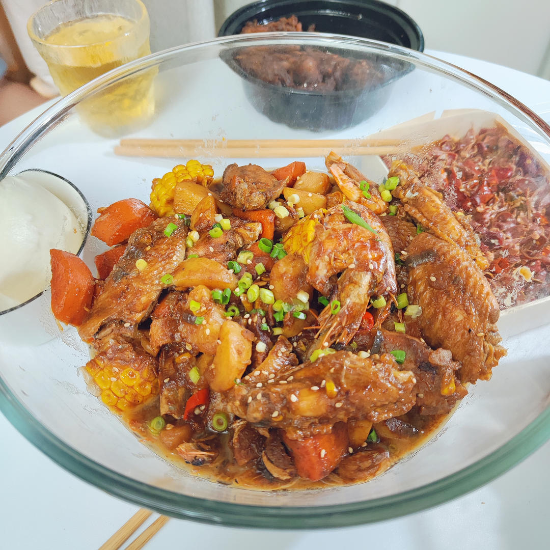 巨下饭的鲜虾鸡翅玉米煲