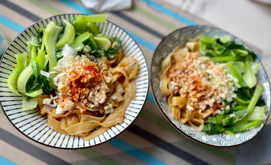 十分钟就能吃上的超简单油泼面