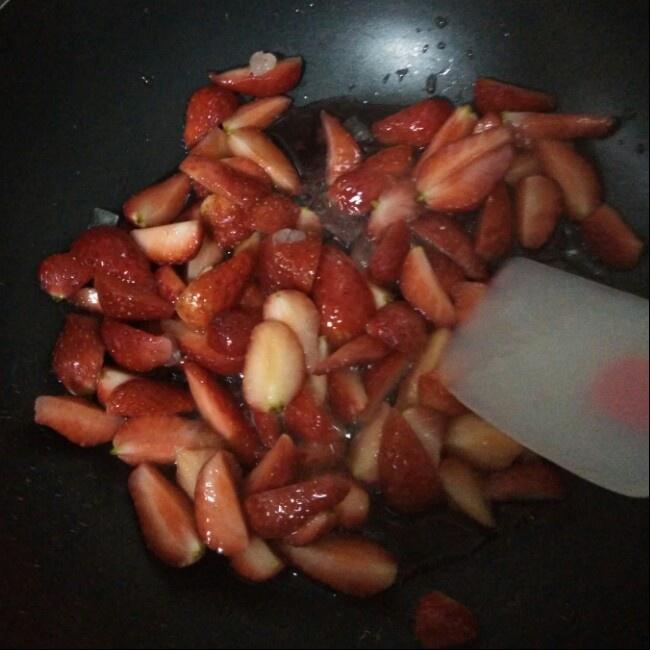 大果粒草莓酱的做法 步骤5