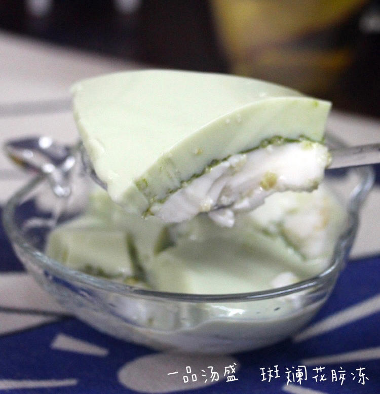 白凉粉斑斓果冻