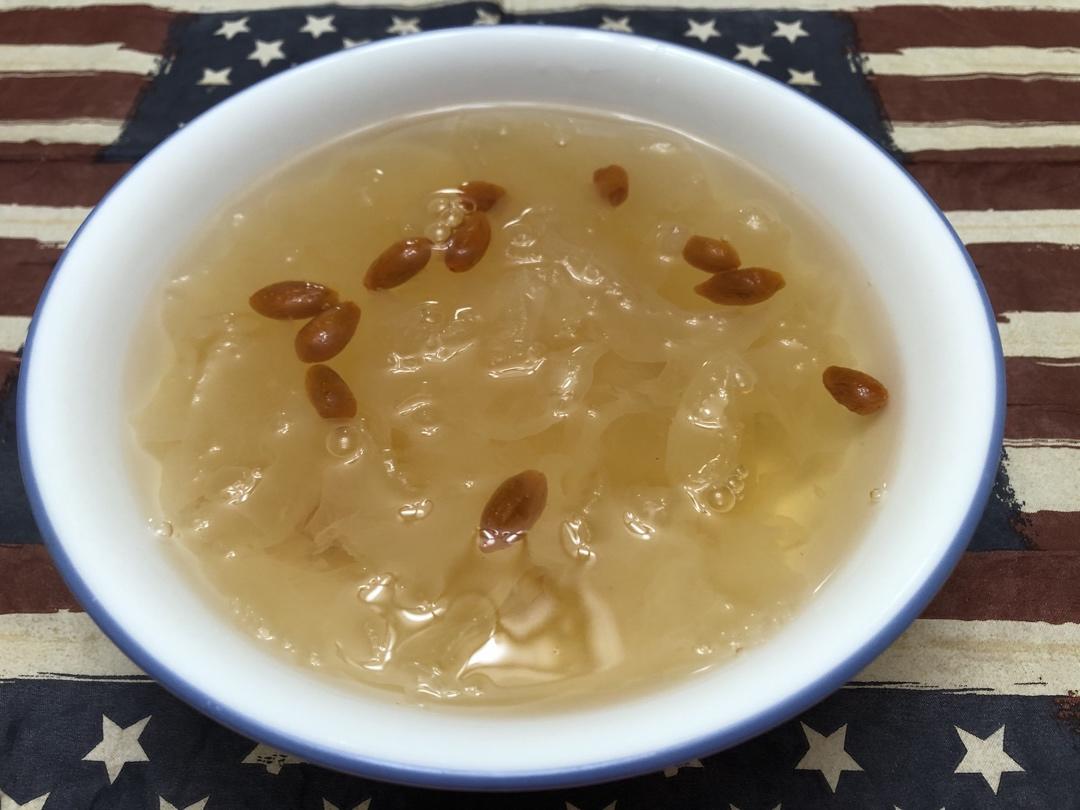 雪耳枸杞糖水（清润养颜）