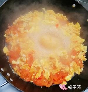 如何熬出喷香的番茄煎蛋汤🍳的做法 步骤9