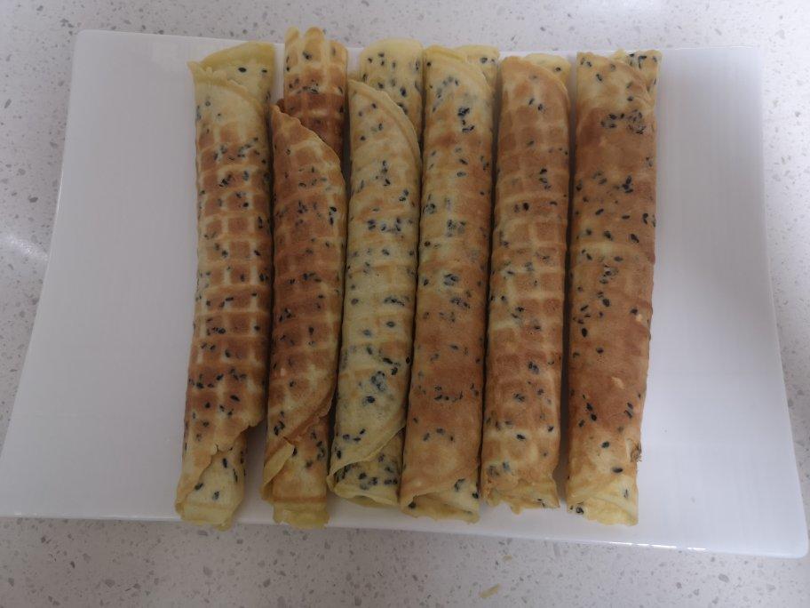 用蛋卷机快手做蛋卷（黄油版和香葱素油版）