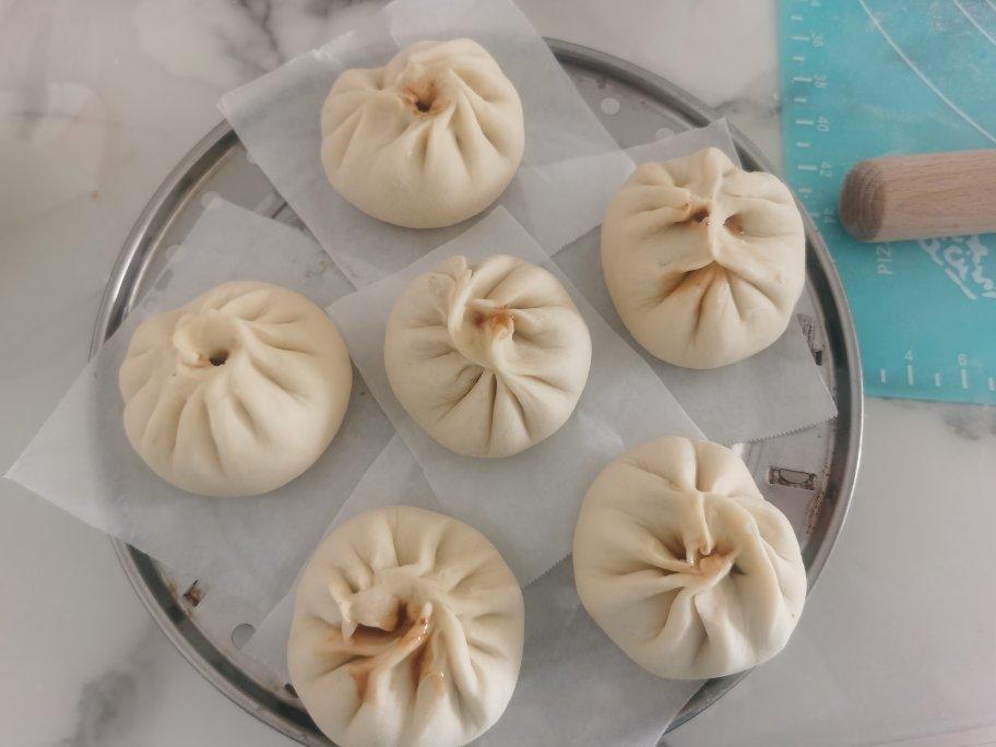 云朵般松软爆浆蜜汁叉烧包