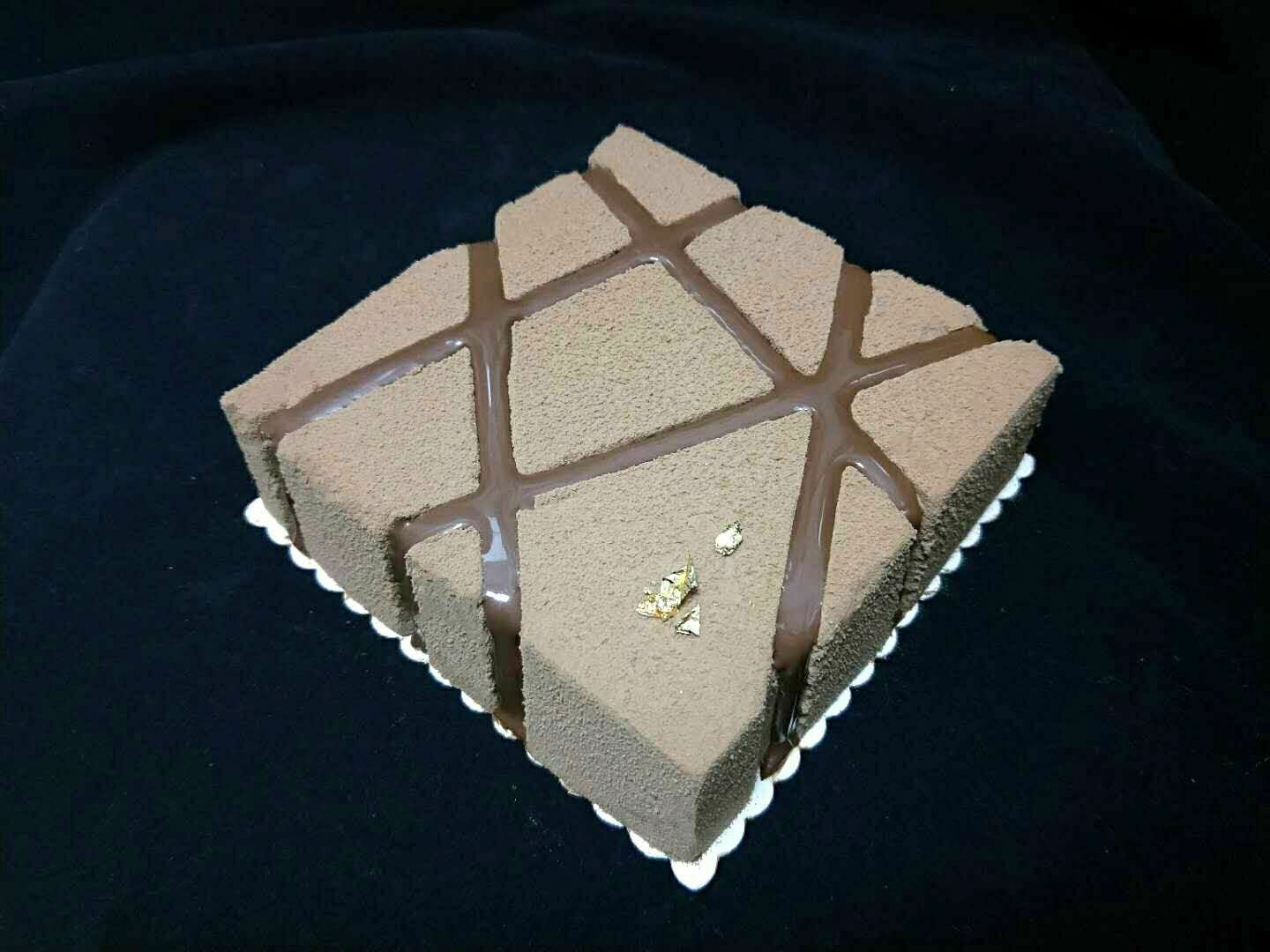 浓郁榛子巧克力蛋糕