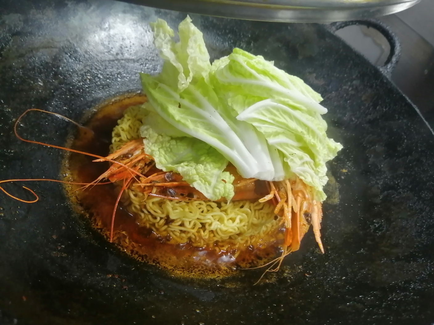 大海虾煮方便面的做法 步骤10