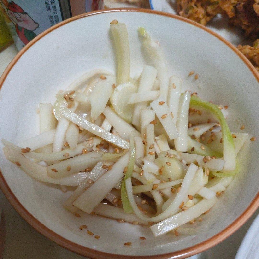 凉拌西兰花菜梗