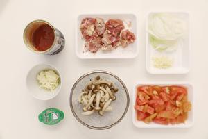 番茄炖蘑菇鸡腿肉【北鼎食谱】的做法 步骤1