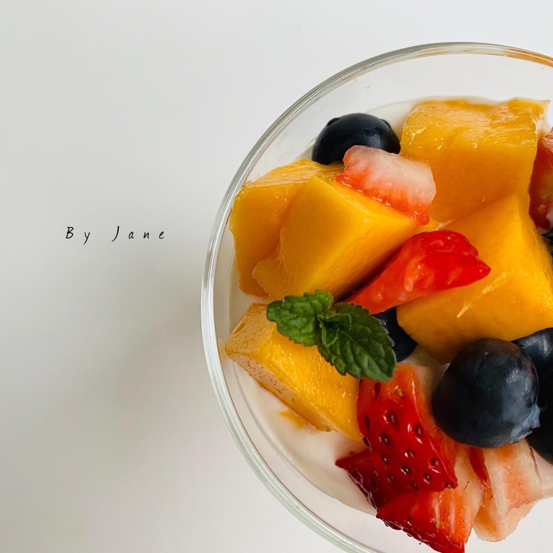 巧克力奶油水果杯（奶油巧克力打发）