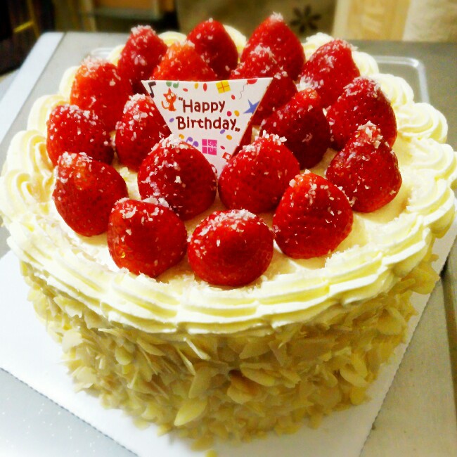 鲜奶油草莓蛋糕