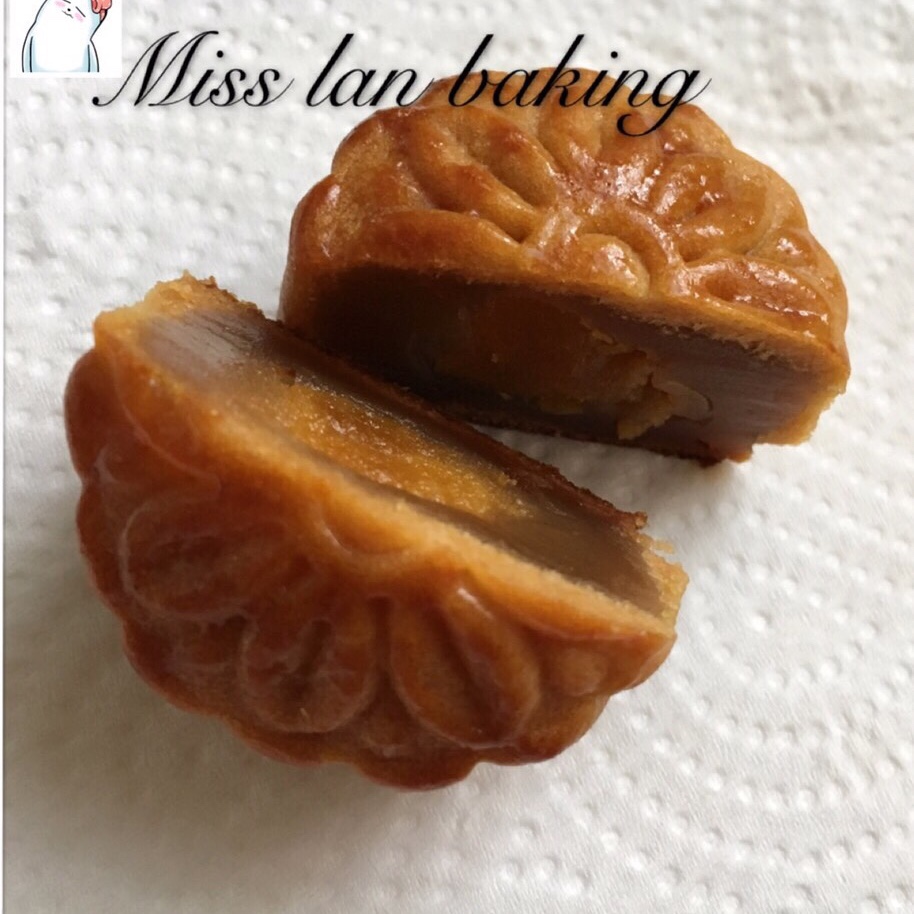 广式月饼——蛋黄莲蓉月饼