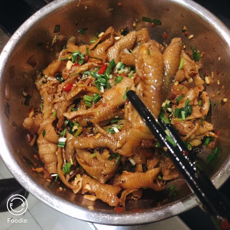 无骨鸡爪，保证让你吃得超过瘾！超满足！