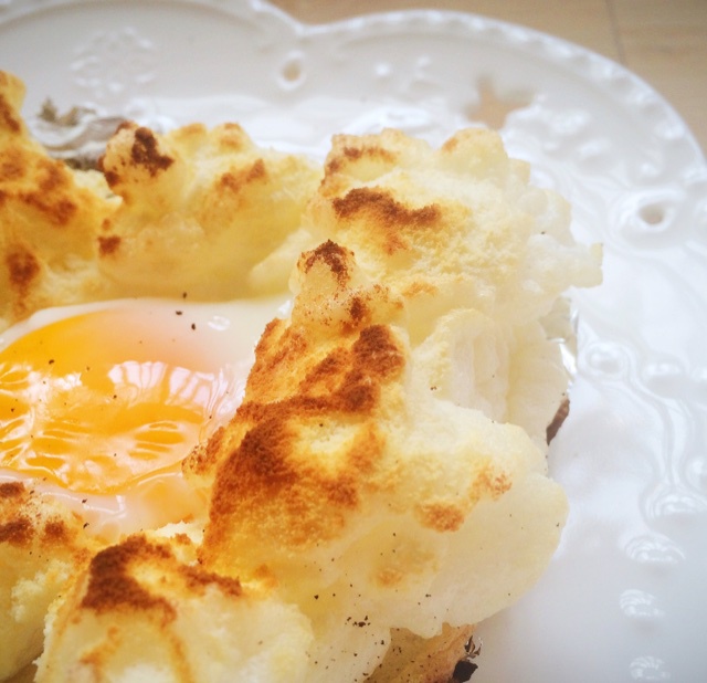 Egg Nests（巢中蛋）