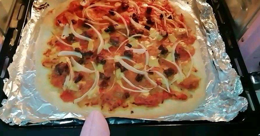 教你做意大利披萨的家庭做法，比意式古法窑烤披萨还好吃！一学就会！