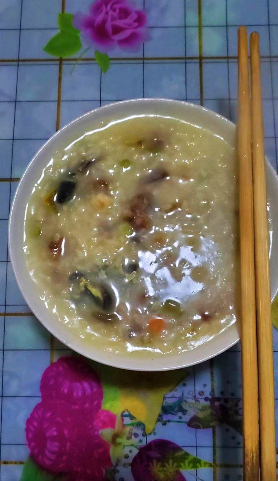 堂妈小厨——超好喝的皮蛋瘦肉粥
