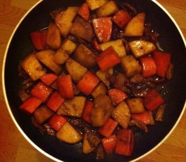 土豆胡萝卜炖肉