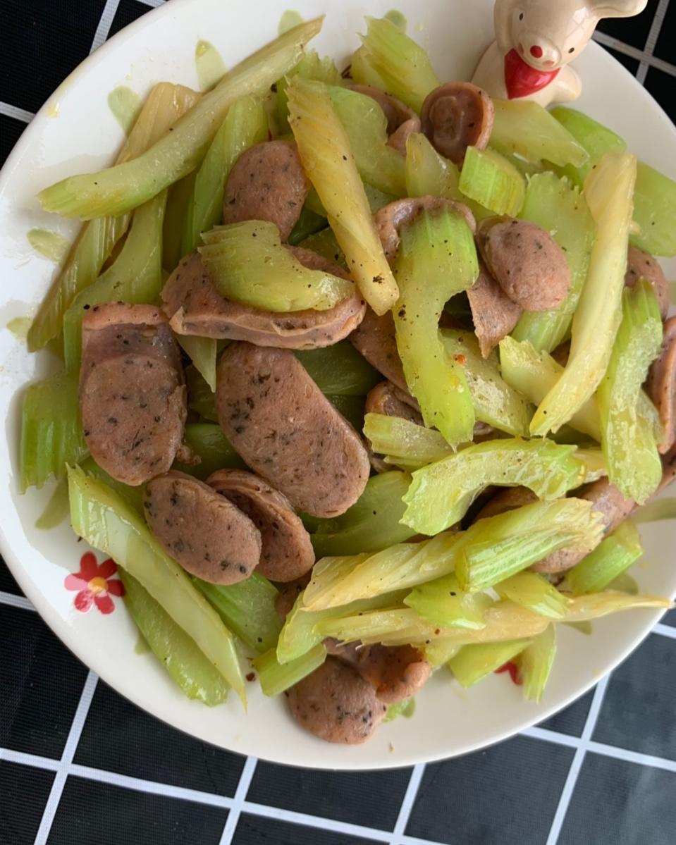 西芹炒腊肉