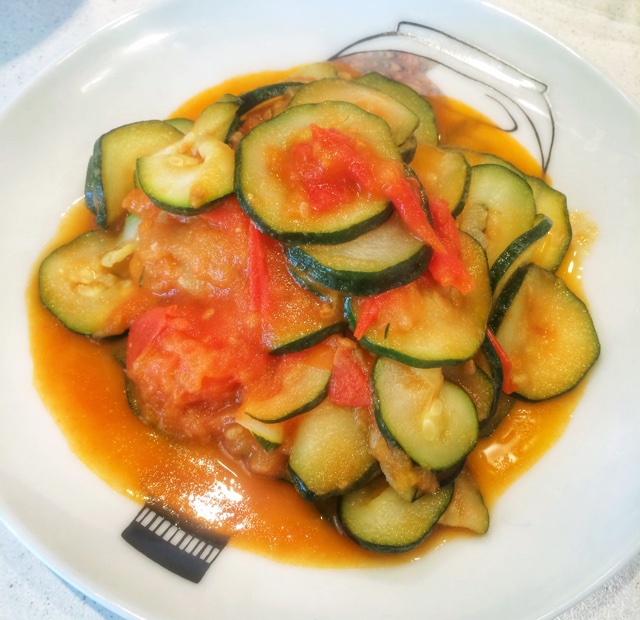 番茄炒西葫芦（已更新）( Stir-fried Tomato and Zucchini )