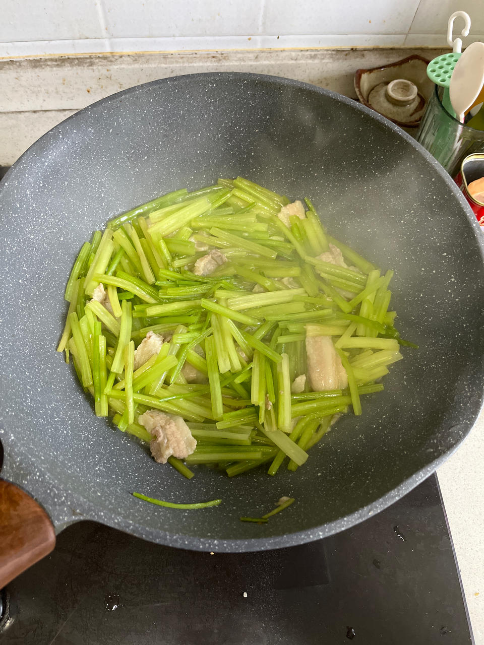 芹菜炒肉片