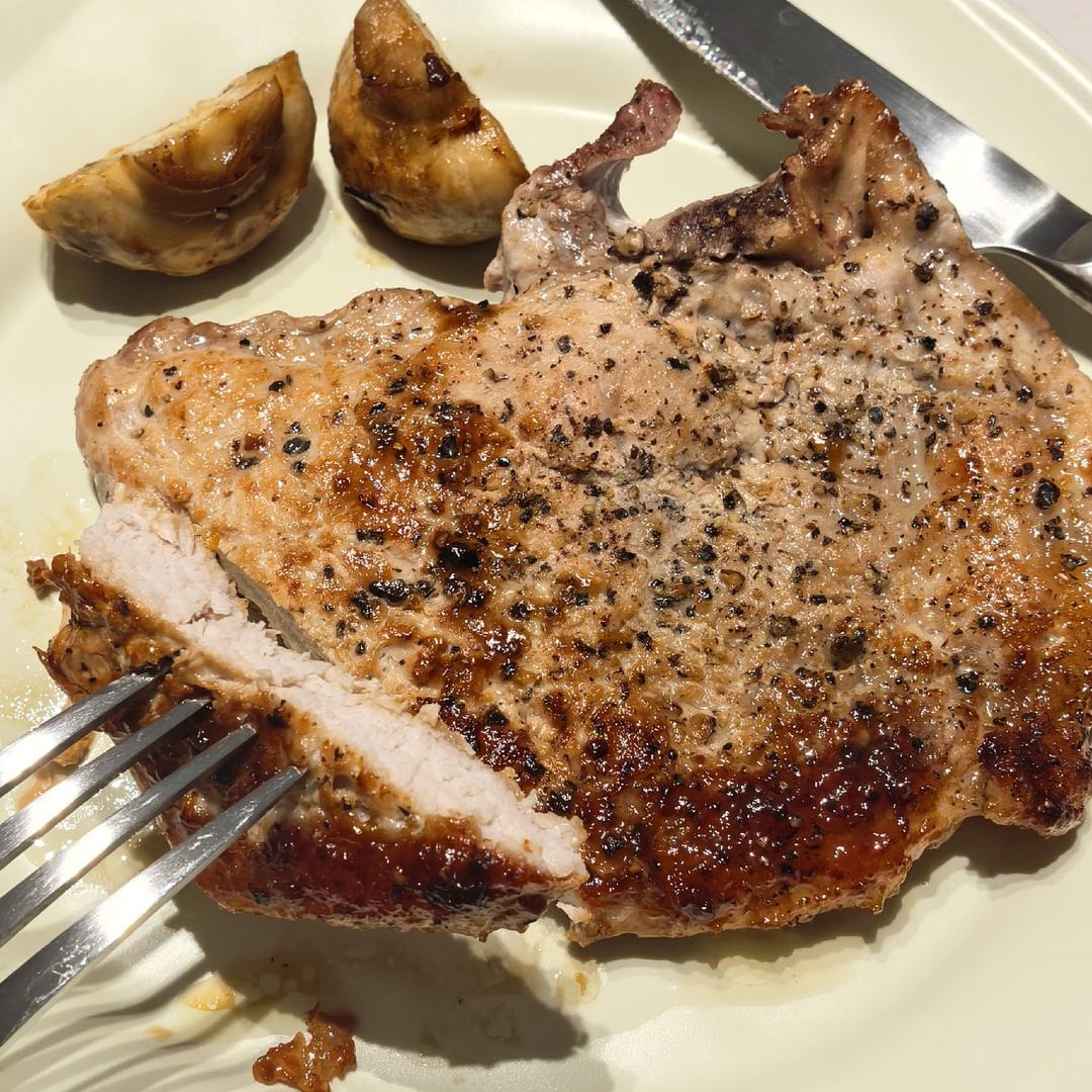 黑椒汁猪扒煎双蛋饭（仿東發道茶冰廳）