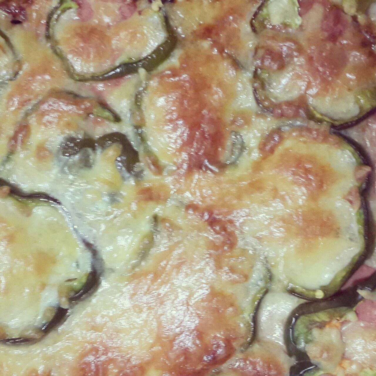 薄饼脆皮火腿pizza